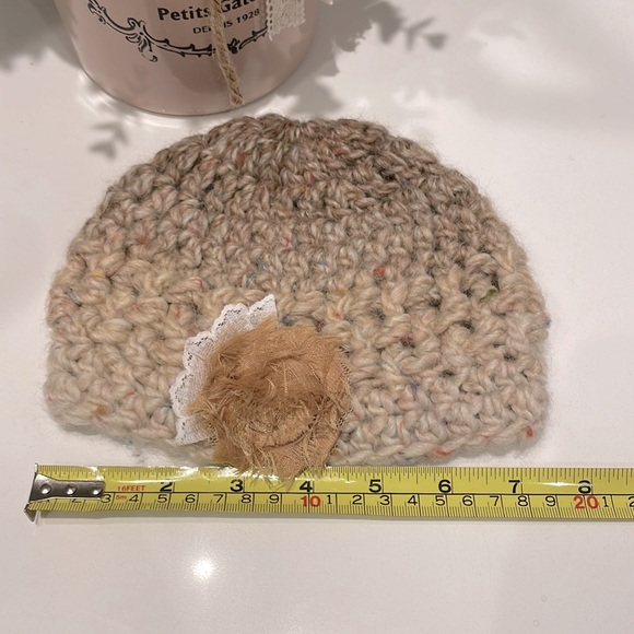Artisan knitted infant hat. Perfect condition. - Picture 3 of 4